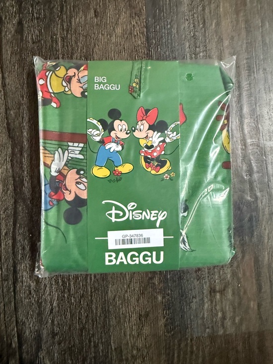 BAGGU Handbags - BAGGU Green Disney Mickey & Minnie Big Baggu Tote - Story Book Scene